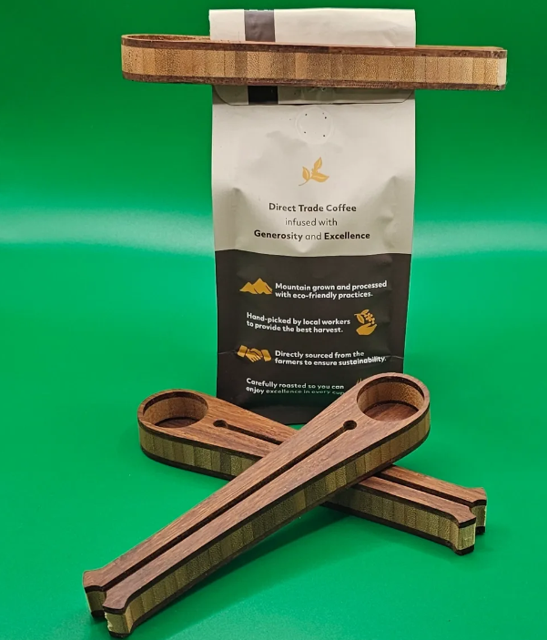 Coffee scoop/clip
